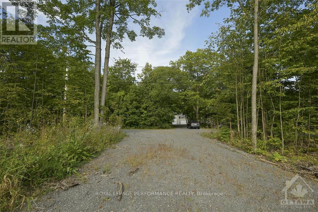 1310 Cumberland Ridge Drive, Ottawa, Ontario  K4C 1E1 - Photo 5 - X12949310