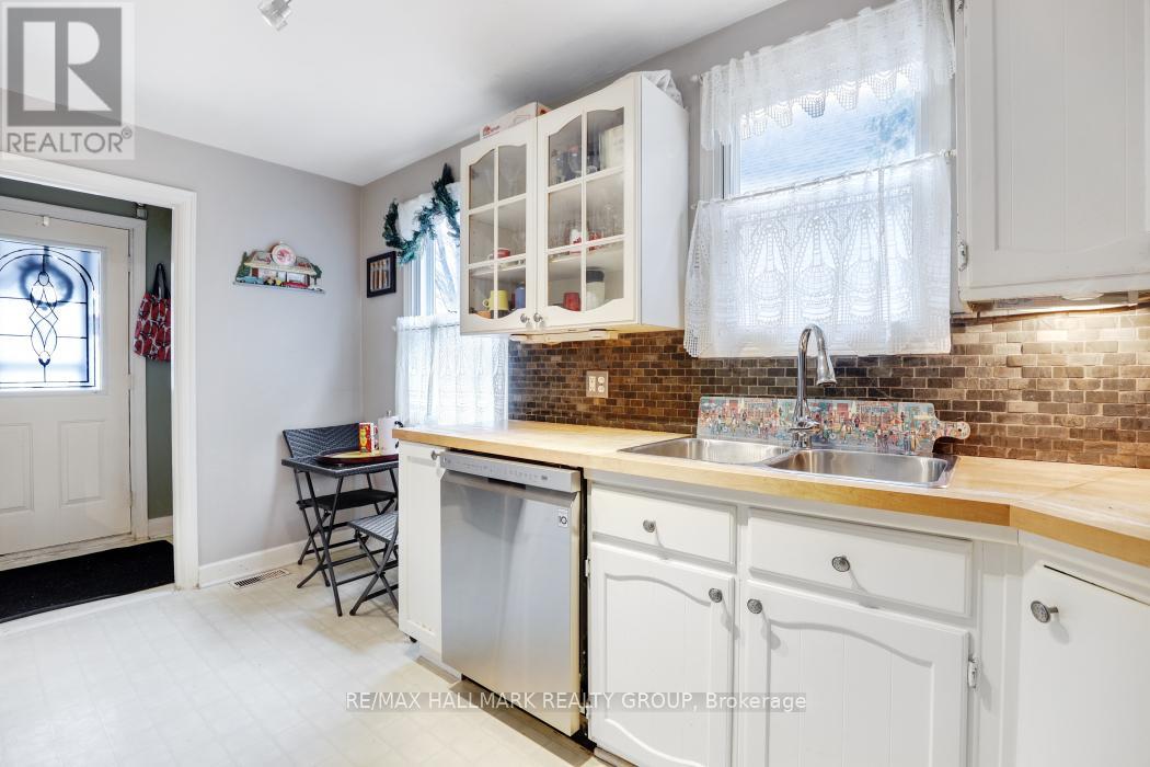 324 Blake Boulevard, Ottawa, Ontario  K1L 6L5 - Photo 11 - X12949372