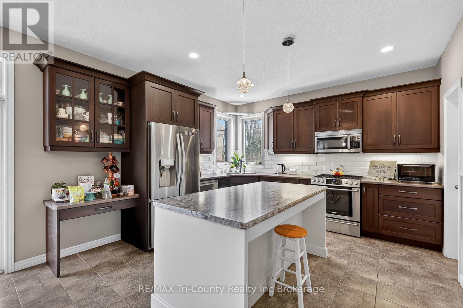 68 Colin Avenue, Tillsonburg, Ontario  N4G 0E5 - Photo 3 - X12949306