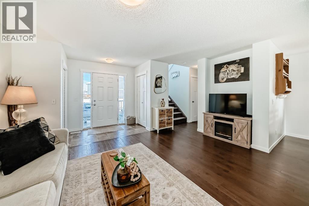 304 Willow Street, Cochrane, Alberta  T4C 0Y9 - Photo 3 - A2295510