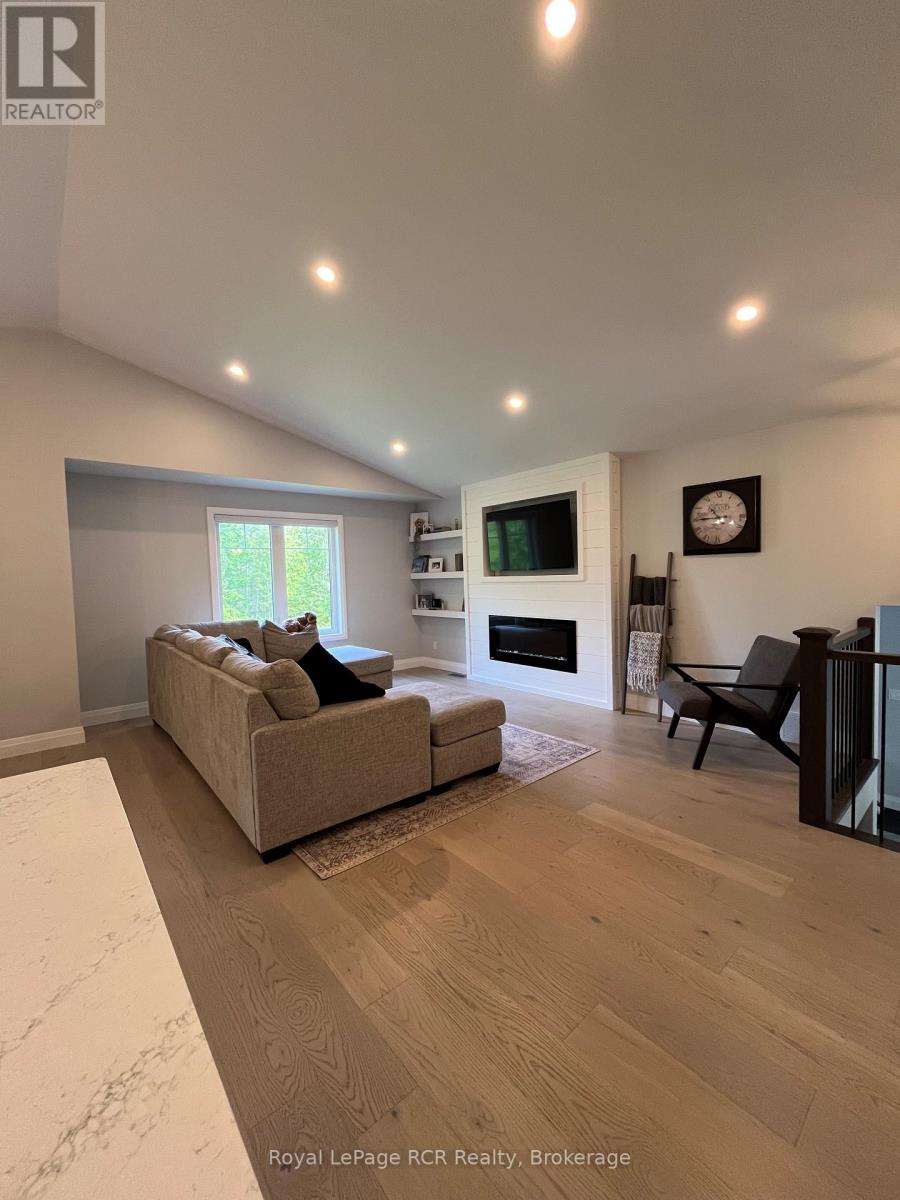 52 Birch Street, South Bruce Peninsula, Ontario  N0H 2G0 - Photo 12 - X12949238