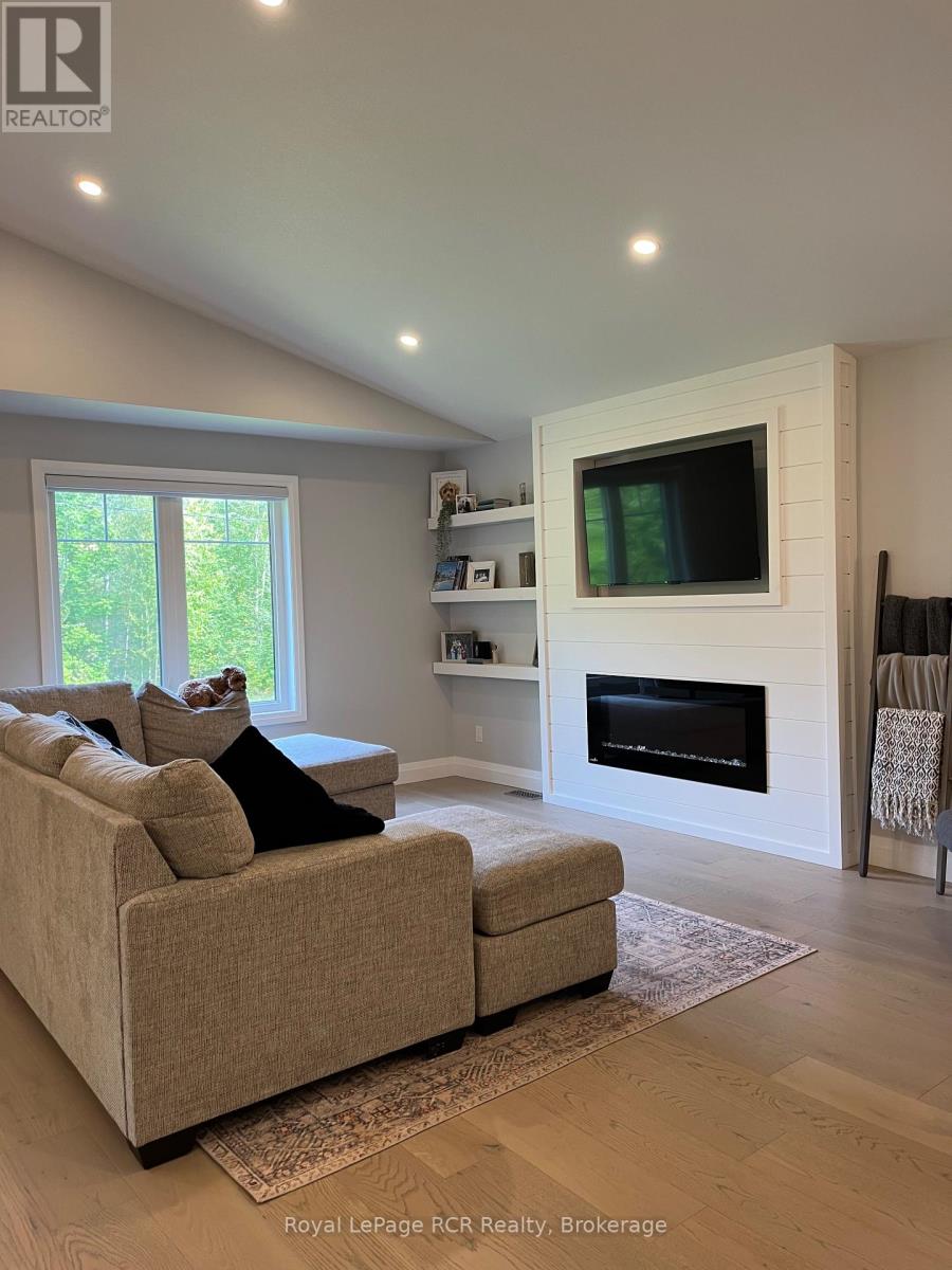 52 Birch Street, South Bruce Peninsula, Ontario  N0H 2G0 - Photo 13 - X12949238