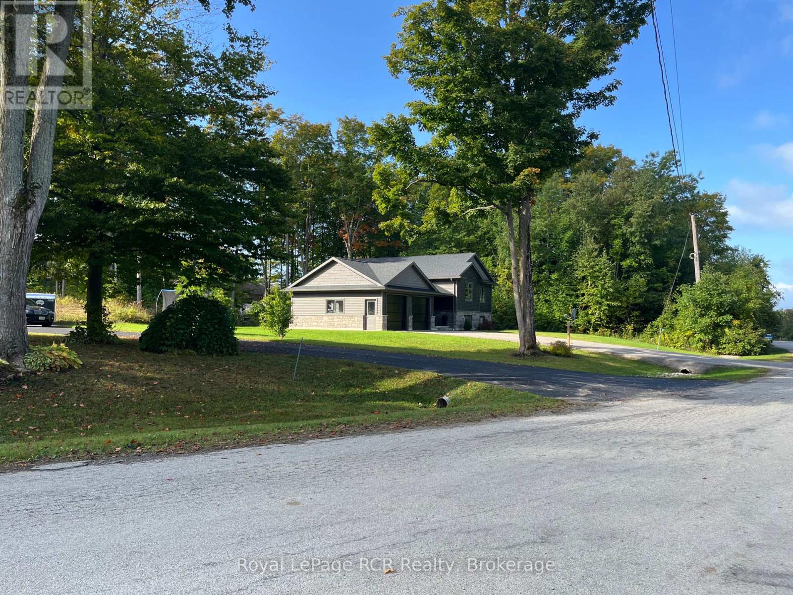 52 Birch Street, South Bruce Peninsula, Ontario  N0H 2G0 - Photo 3 - X12949238