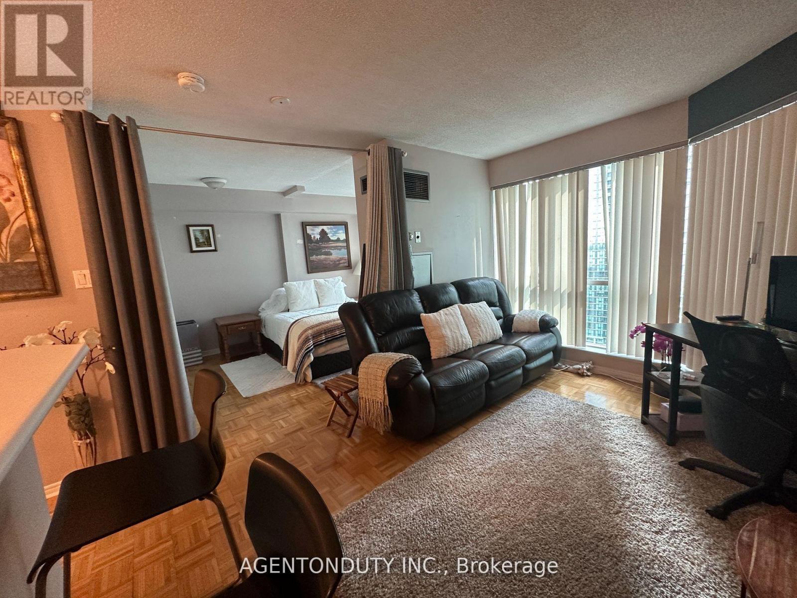 1902 - 10 Queens Quay W, Toronto, Ontario  M5J 2R9 - Photo 13 - C12949248