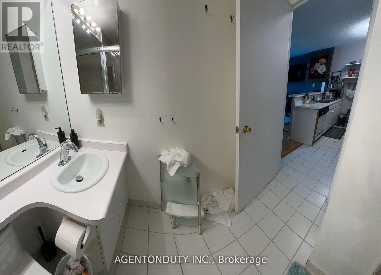 1902 - 10 Queens Quay W, Toronto, Ontario  M5J 2R9 - Photo 15 - C12949248