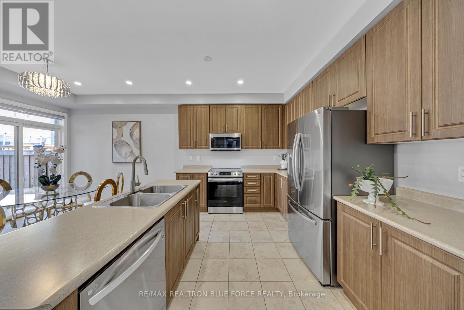 1231 Graham Clapp Avenue, Oshawa, Ontario  L1H 8L7 - Photo 9 - E12949214