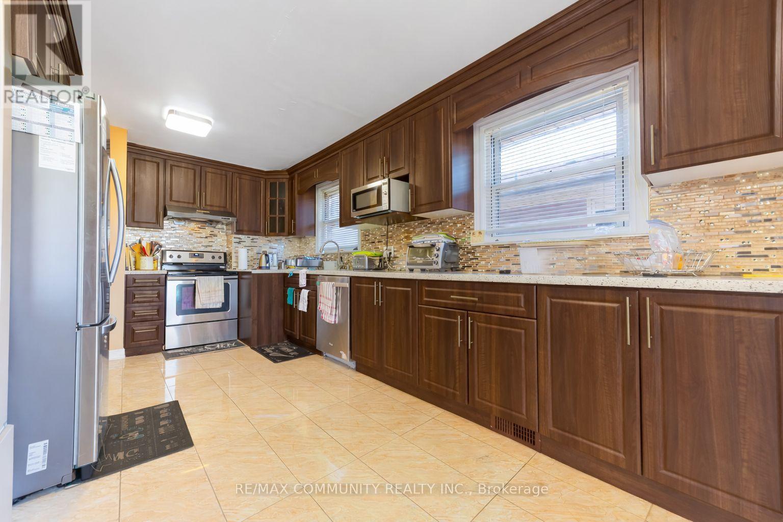 17 Madrid Street, Toronto, Ontario  M1P 4L7 - Photo 13 - E12949368