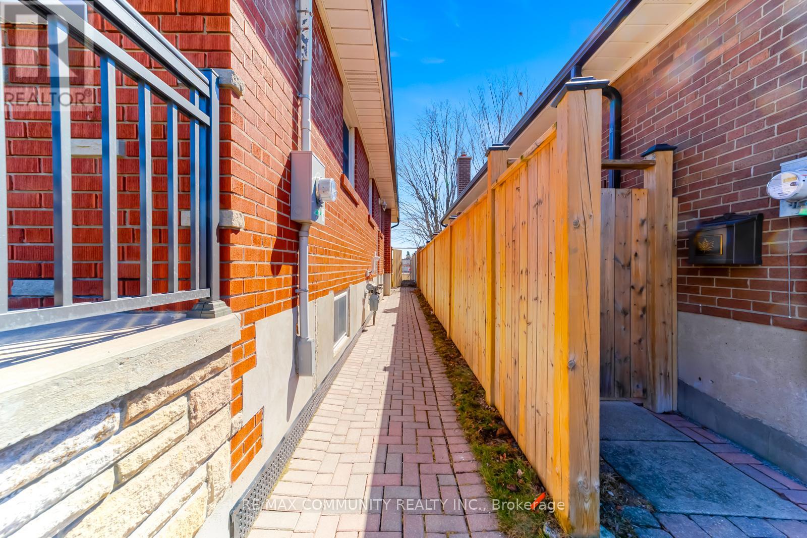 17 Madrid Street, Toronto, Ontario  M1P 4L7 - Photo 25 - E12949368