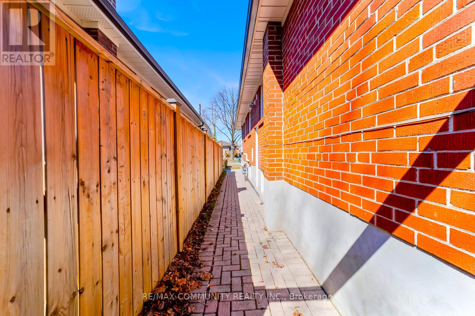 17 Madrid Street, Toronto, Ontario  M1P 4L7 - Photo 26 - E12949368