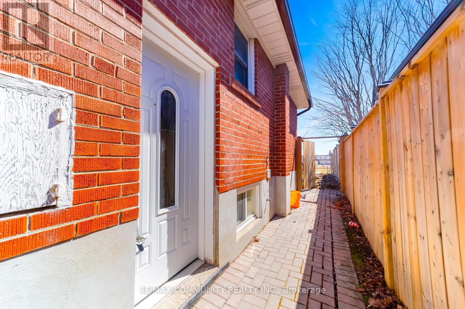 17 Madrid Street, Toronto, Ontario  M1P 4L7 - Photo 27 - E12949368