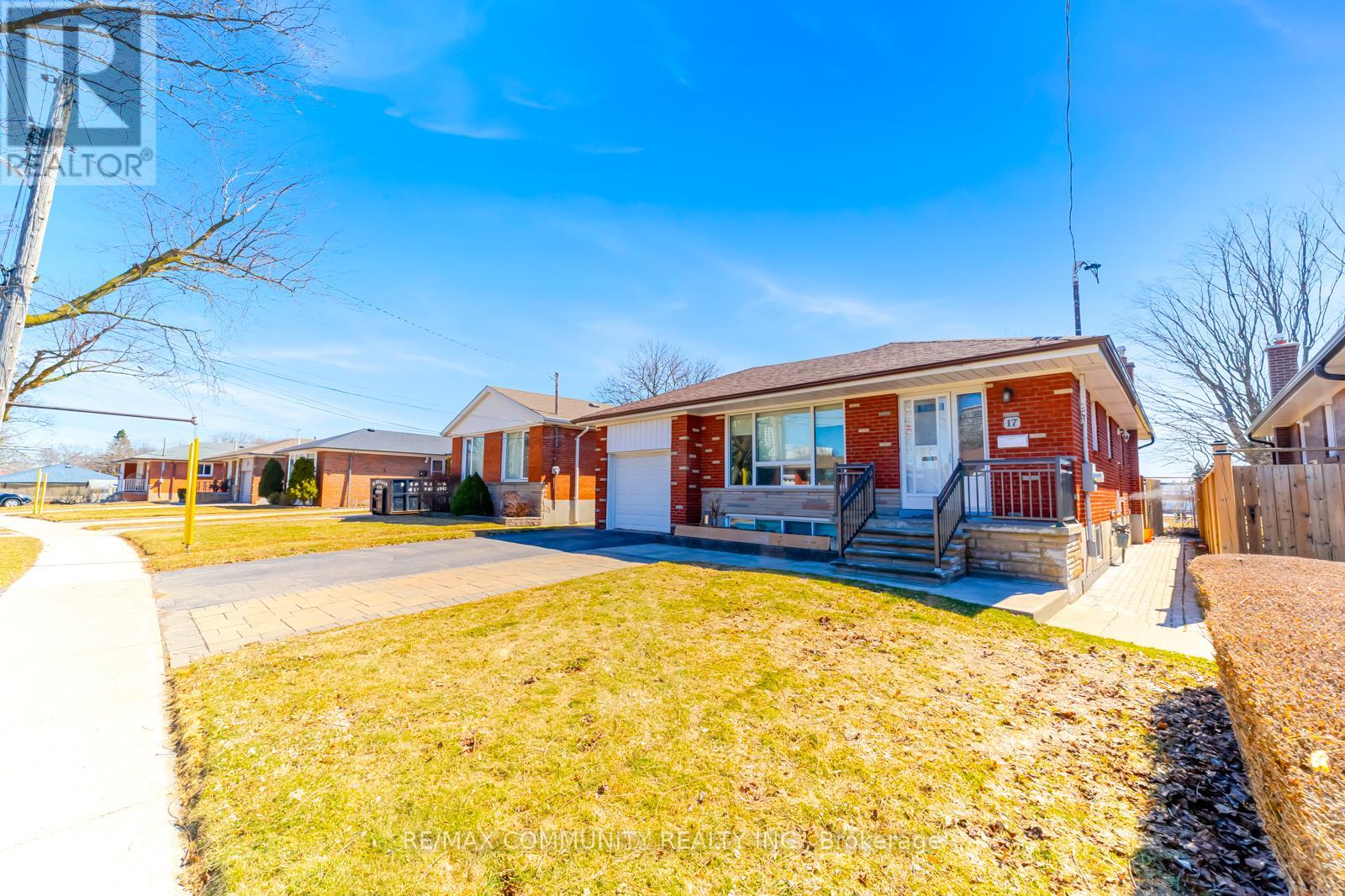 17 Madrid Street, Toronto, Ontario  M1P 4L7 - Photo 4 - E12949368