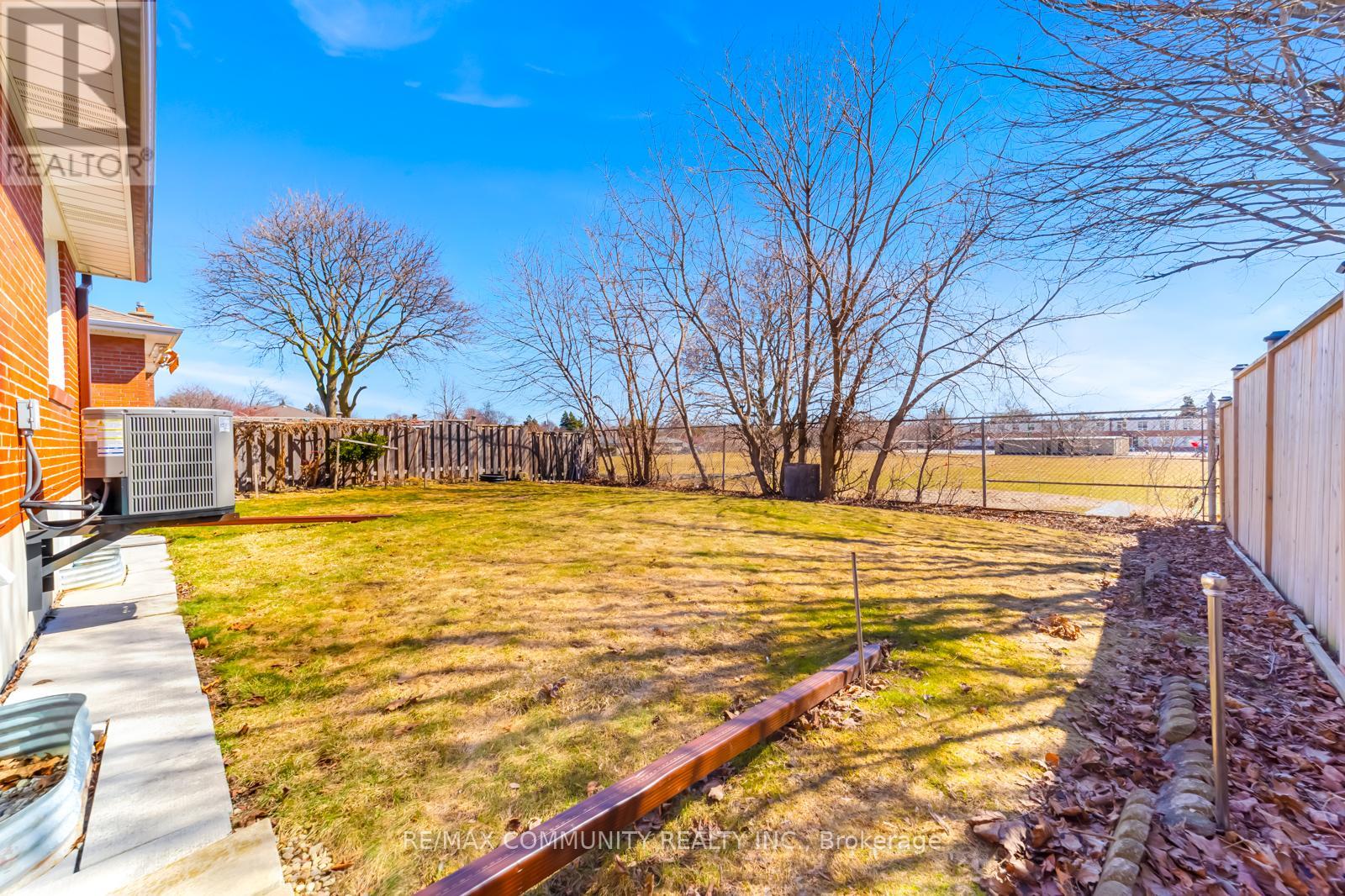 17 Madrid Street, Toronto, Ontario  M1P 4L7 - Photo 42 - E12949368