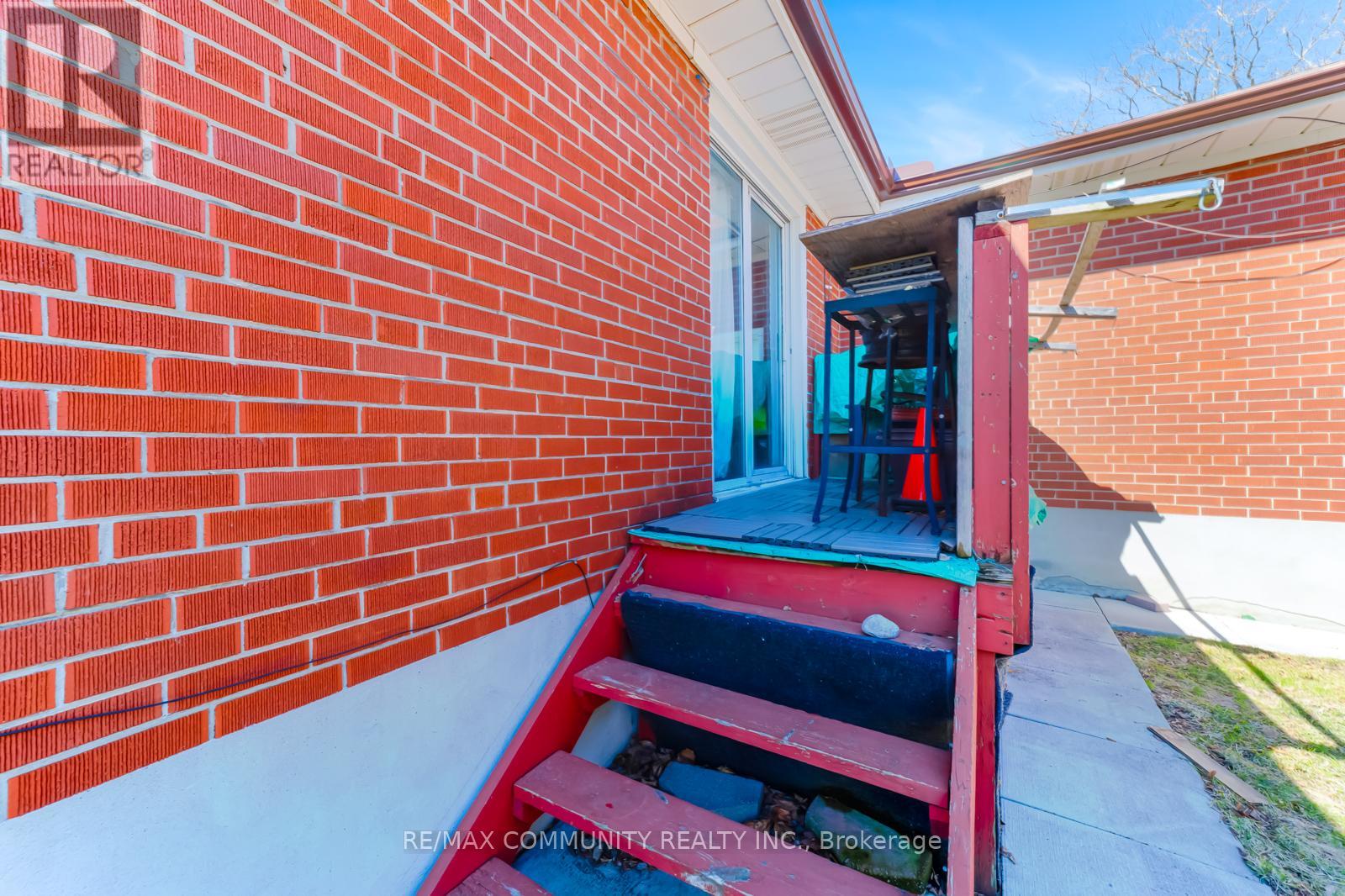 17 Madrid Street, Toronto, Ontario  M1P 4L7 - Photo 47 - E12949368