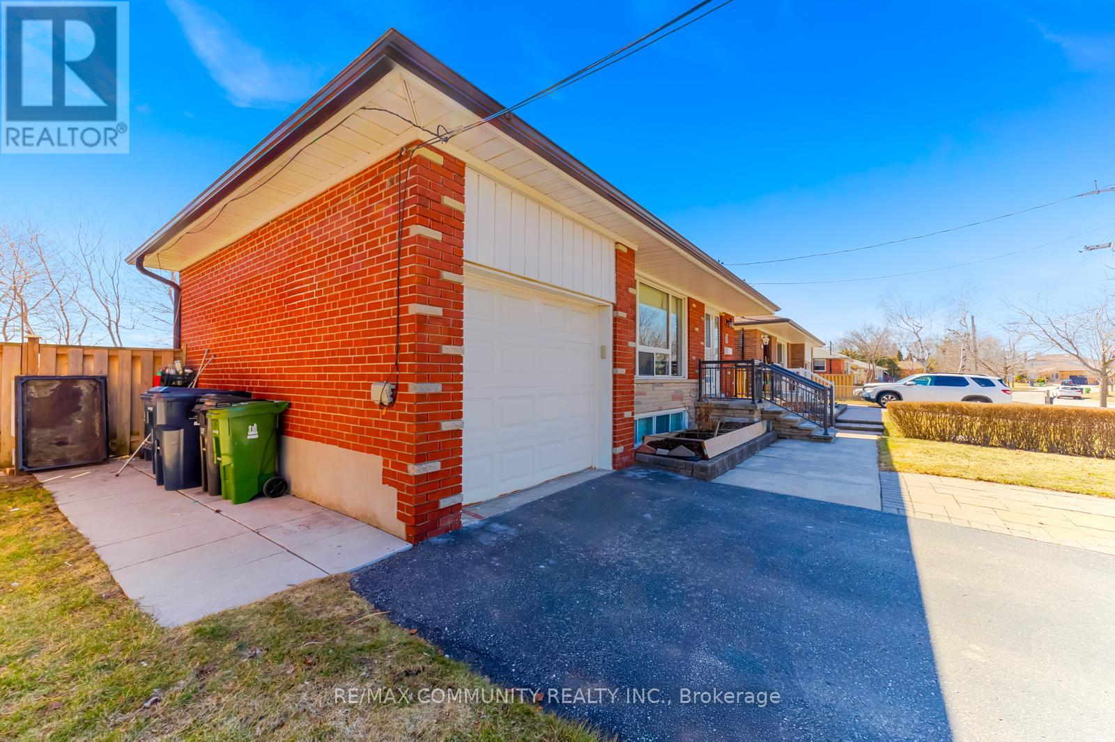 17 Madrid Street, Toronto, Ontario  M1P 4L7 - Photo 5 - E12949368