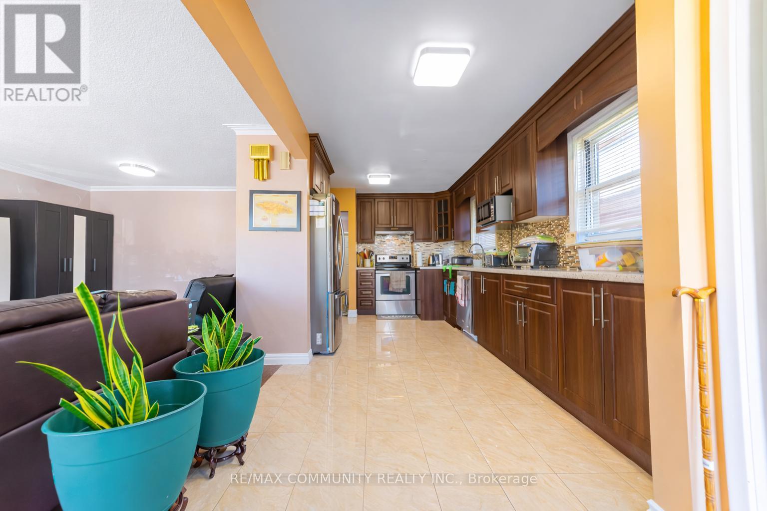 17 Madrid Street, Toronto, Ontario  M1P 4L7 - Photo 8 - E12949368