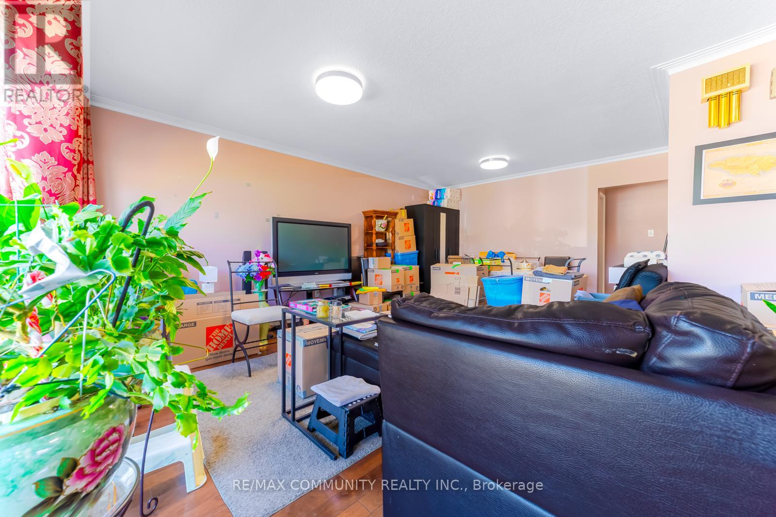 17 Madrid Street, Toronto, Ontario  M1P 4L7 - Photo 9 - E12949368