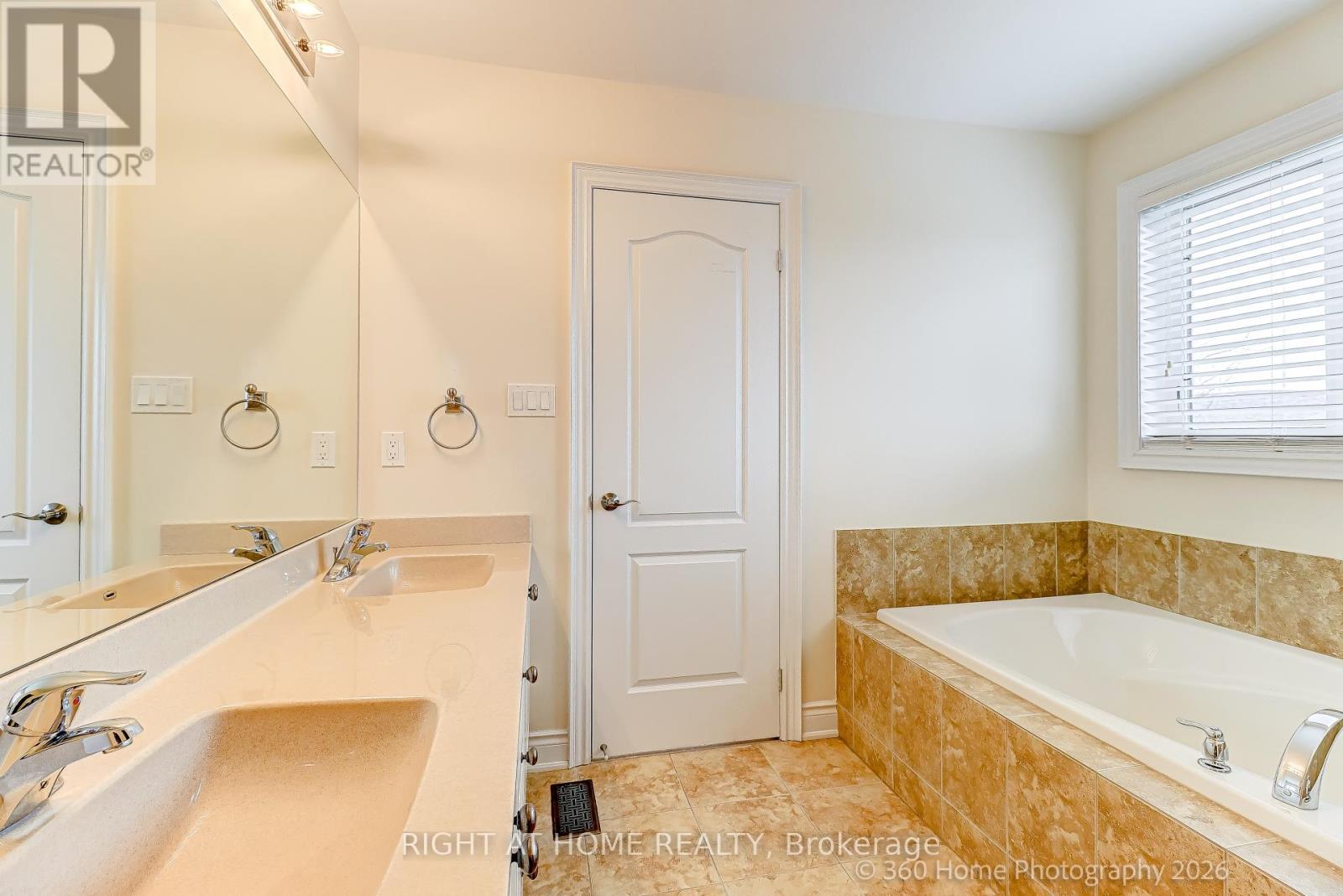 1045 Bob Scott Court, Newmarket, Ontario  L3X 3L5 - Photo 21 - N12949200