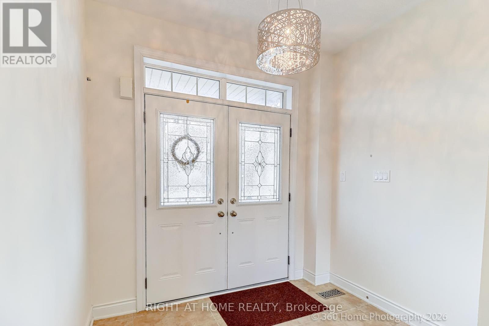 1045 Bob Scott Court, Newmarket, Ontario  L3X 3L5 - Photo 3 - N12949200