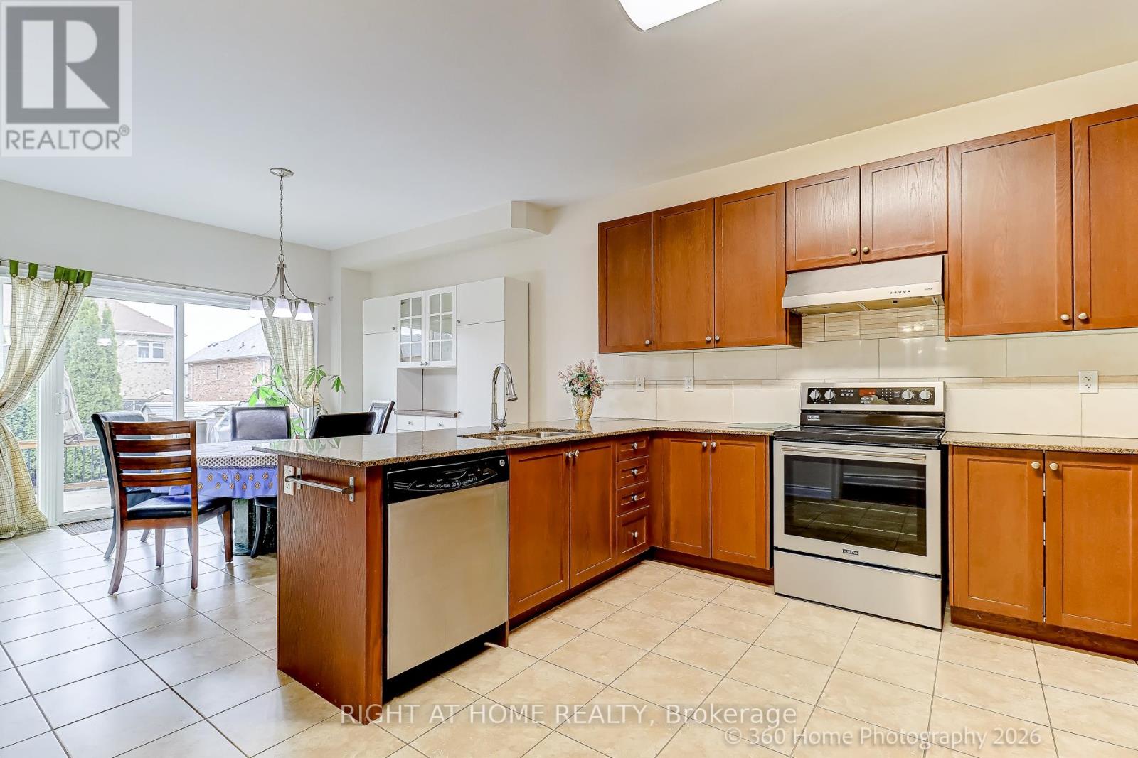 1045 Bob Scott Court, Newmarket, Ontario  L3X 3L5 - Photo 8 - N12949200