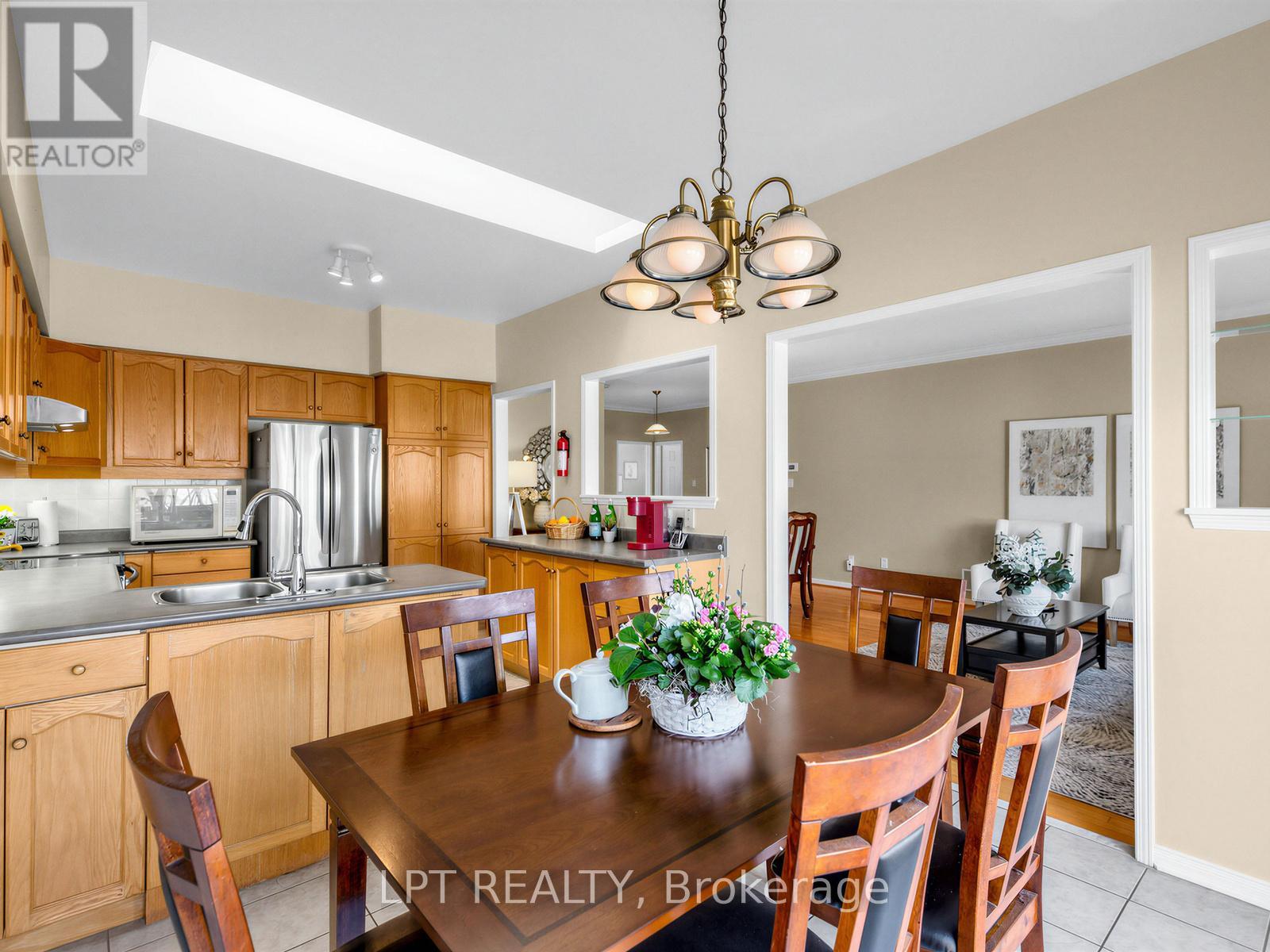 194 Russell Jarvis Drive, Markham, Ontario  L3S 4E9 - Photo 10 - N12949216