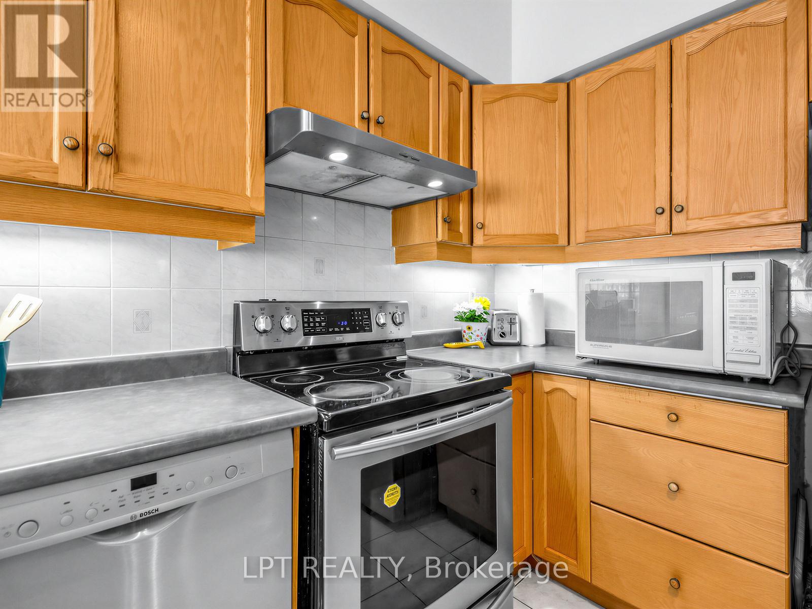 194 Russell Jarvis Drive, Markham, Ontario  L3S 4E9 - Photo 11 - N12949216