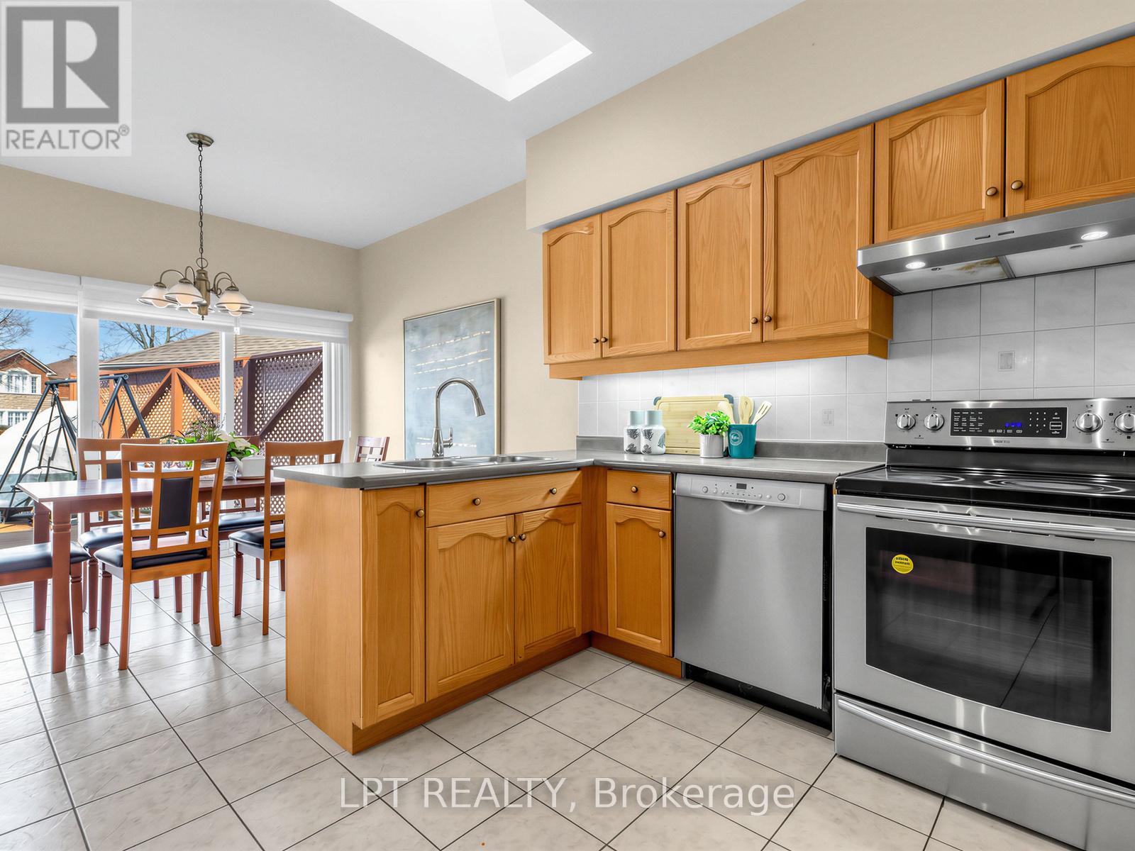 194 Russell Jarvis Drive, Markham, Ontario  L3S 4E9 - Photo 12 - N12949216