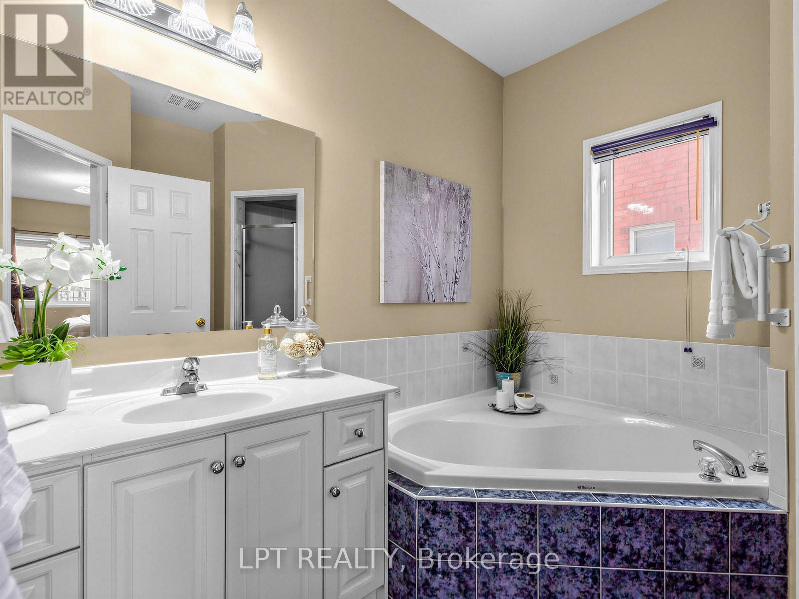 194 Russell Jarvis Drive, Markham, Ontario  L3S 4E9 - Photo 15 - N12949216