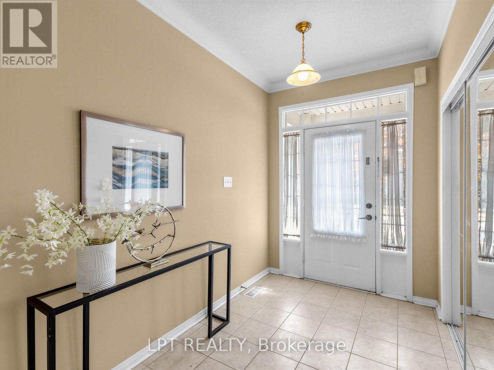 194 Russell Jarvis Drive, Markham, Ontario  L3S 4E9 - Photo 4 - N12949216