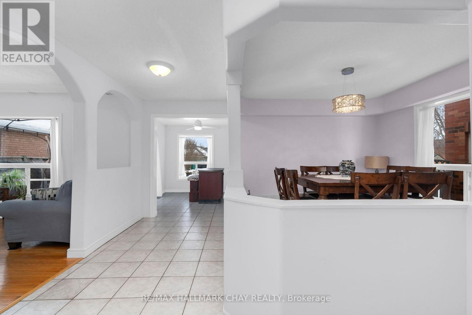 1324 Forest Street, Innisfil, Ontario  L9S 1Z7 - Photo 5 - N12949282