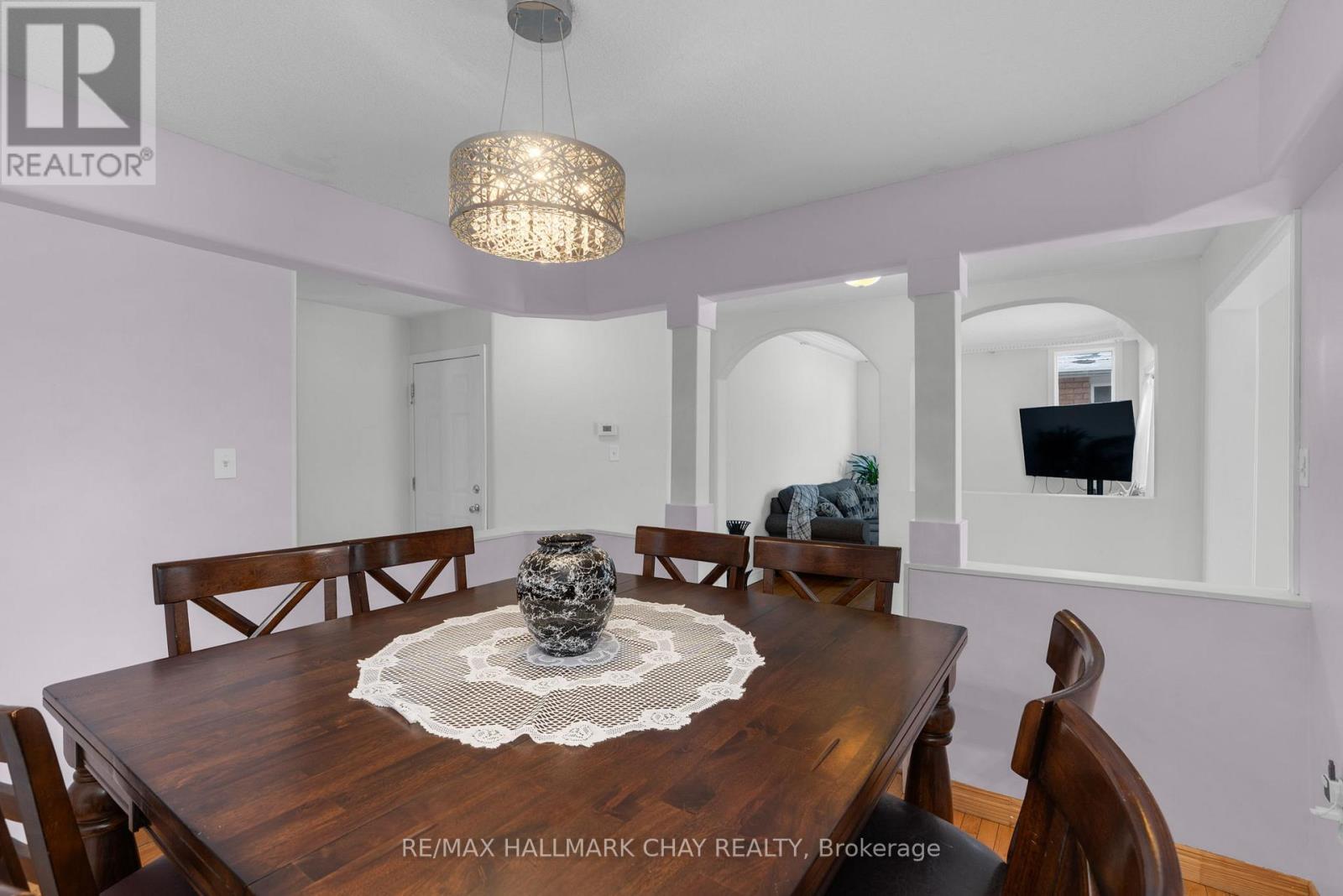 1324 Forest Street, Innisfil, Ontario  L9S 1Z7 - Photo 9 - N12949282