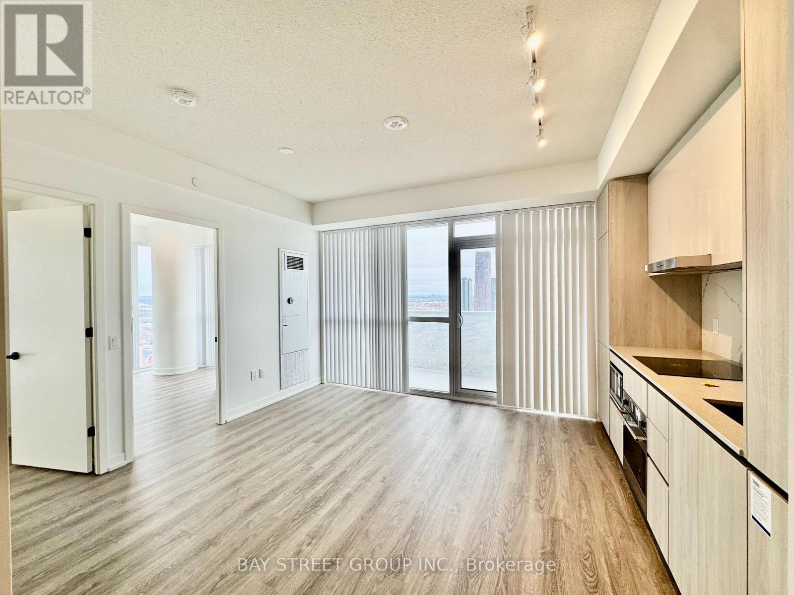 2906 - 8 Interchange Way, Vaughan, Ontario  L4K 0R2 - Photo 4 - N12949288