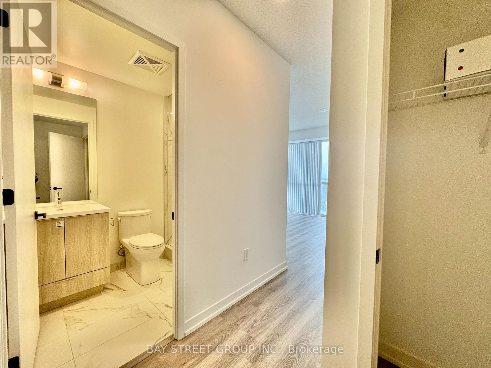 2906 - 8 Interchange Way, Vaughan, Ontario  L4K 0R2 - Photo 9 - N12949288