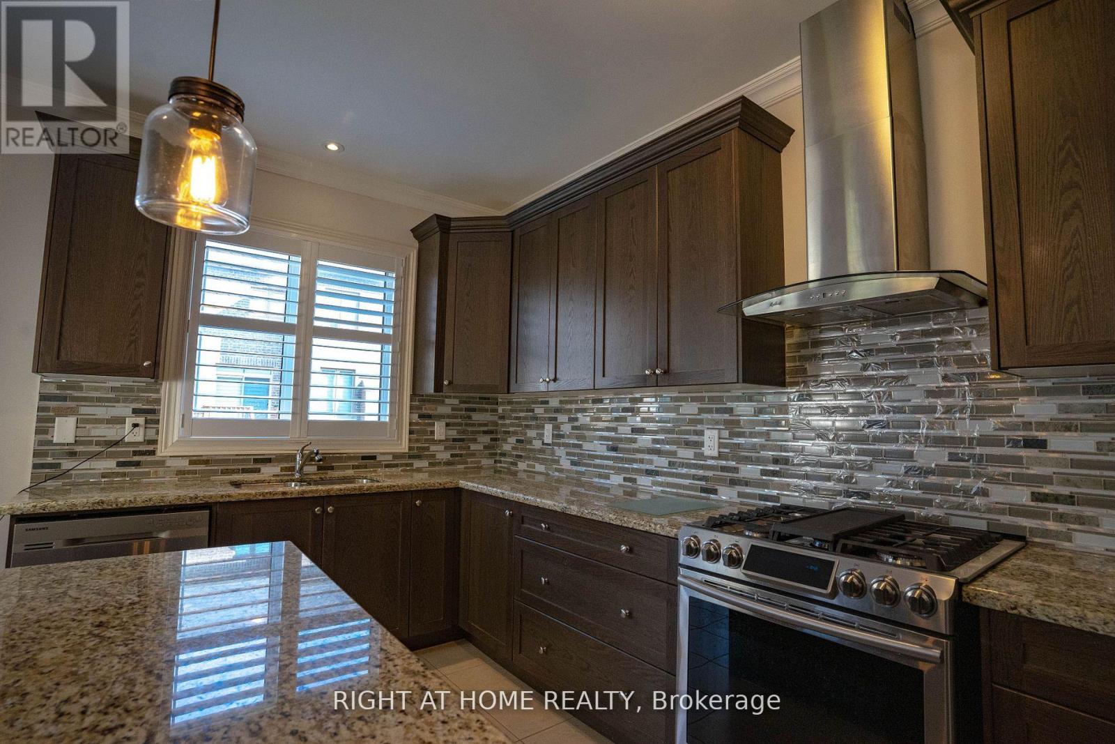 29 Boone Crescent, Vaughan, Ontario  L4H 4V1 - Photo 7 - N12949304