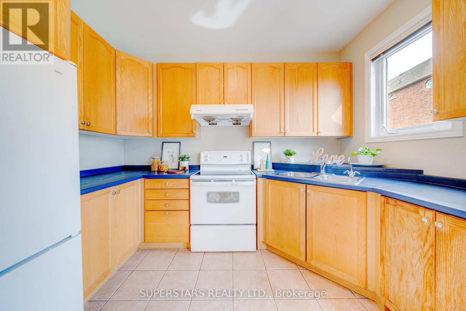 211 Stonebridge Drive, Markham, Ontario L6C 2S2 - Photo 10 - N12949330