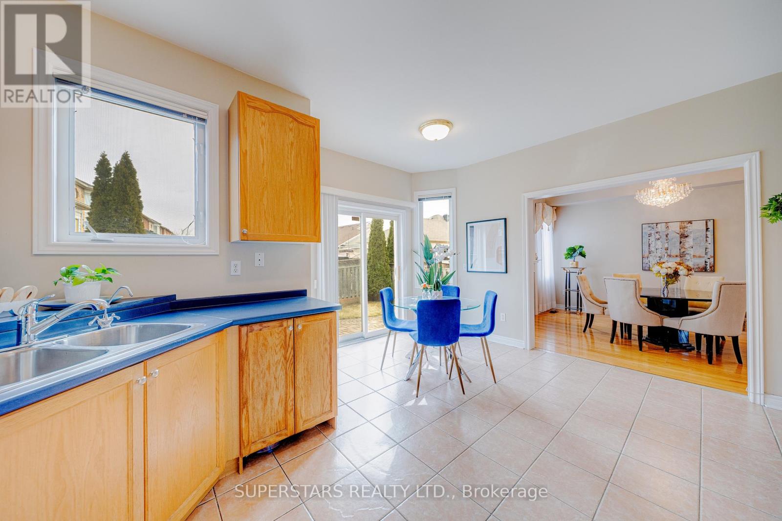 211 Stonebridge Drive, Markham, Ontario L6C 2S2 - Photo 11 - N12949330