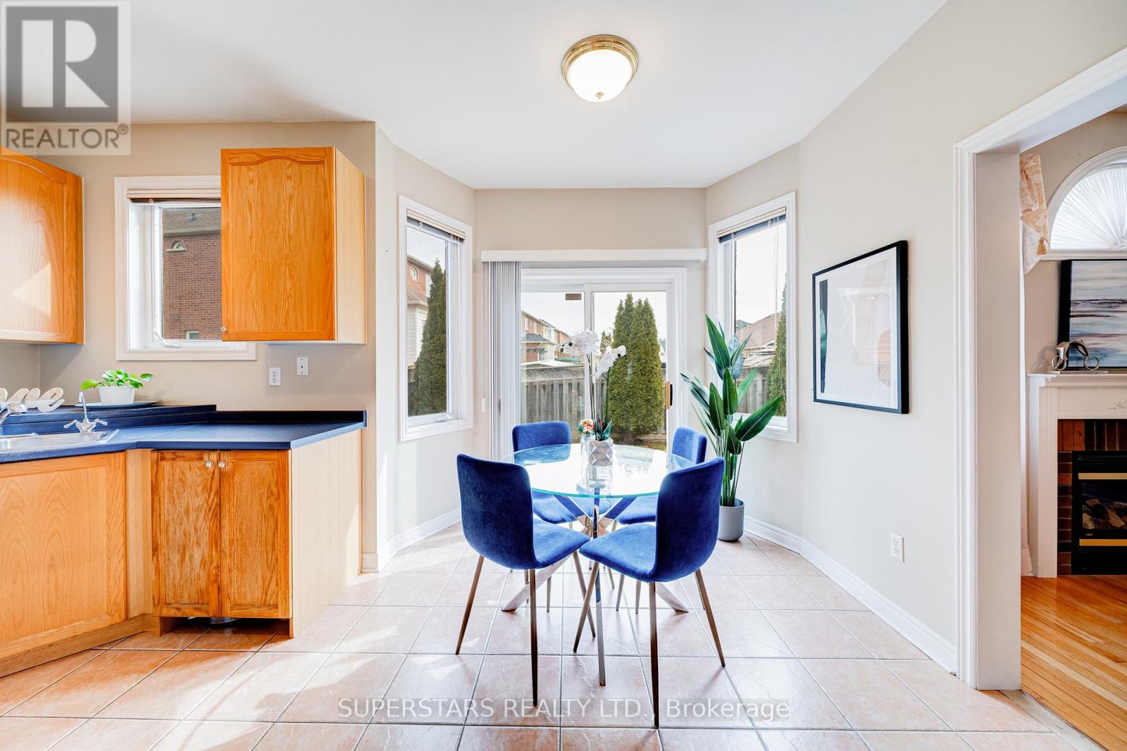 211 Stonebridge Drive, Markham, Ontario L6C 2S2 - Photo 12 - N12949330