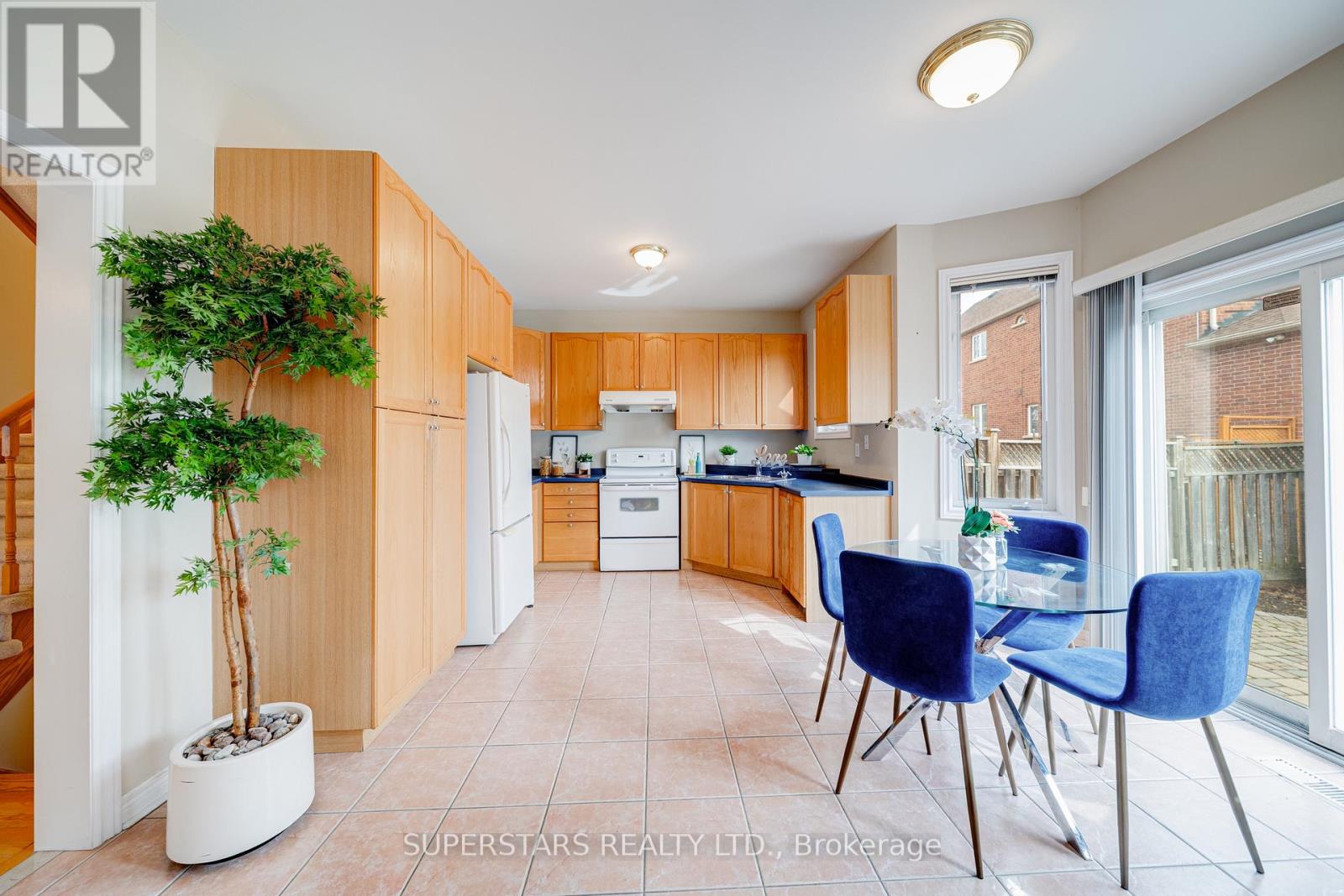 211 Stonebridge Drive, Markham, Ontario L6C 2S2 - Photo 9 - N12949330