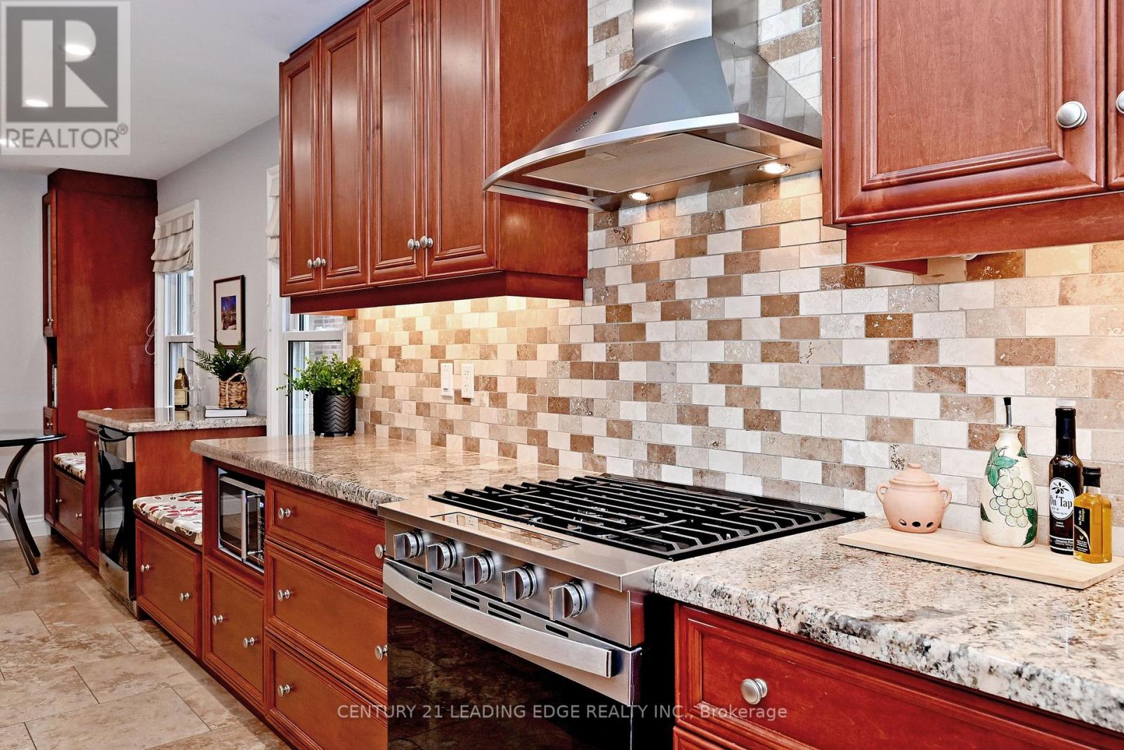 19 Berkeley Court, Markham, Ontario  L3R 6M4 - Photo 12 - N12949348