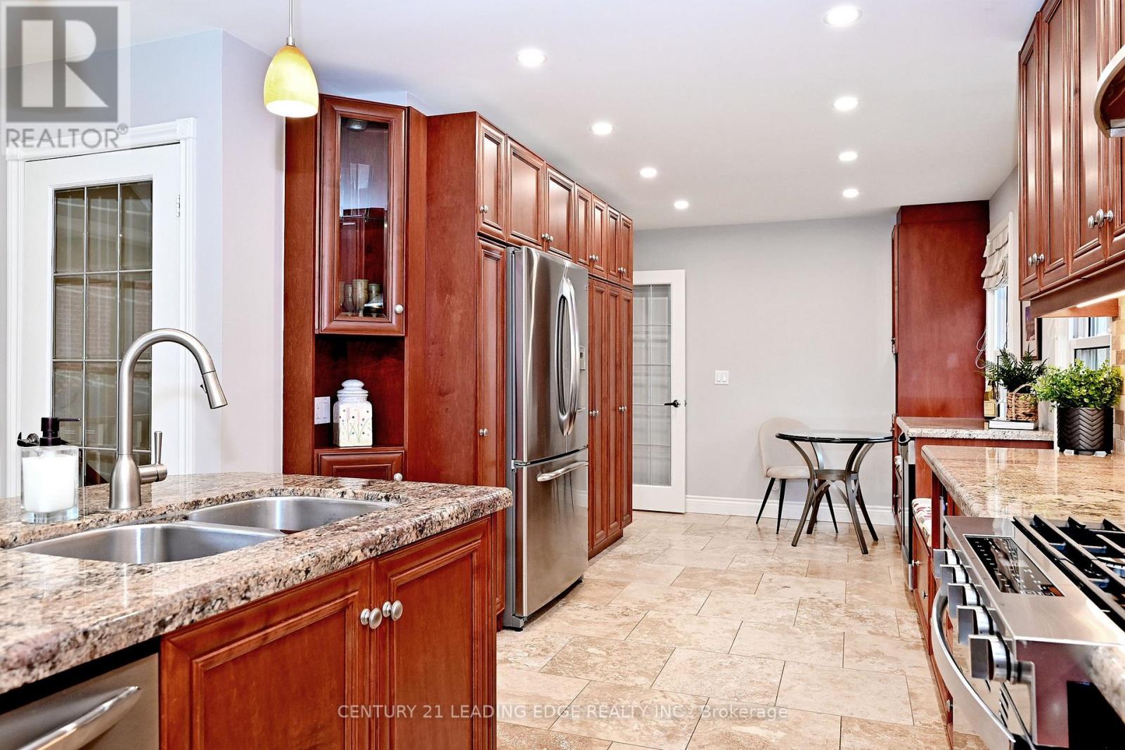 19 Berkeley Court, Markham, Ontario  L3R 6M4 - Photo 13 - N12949348