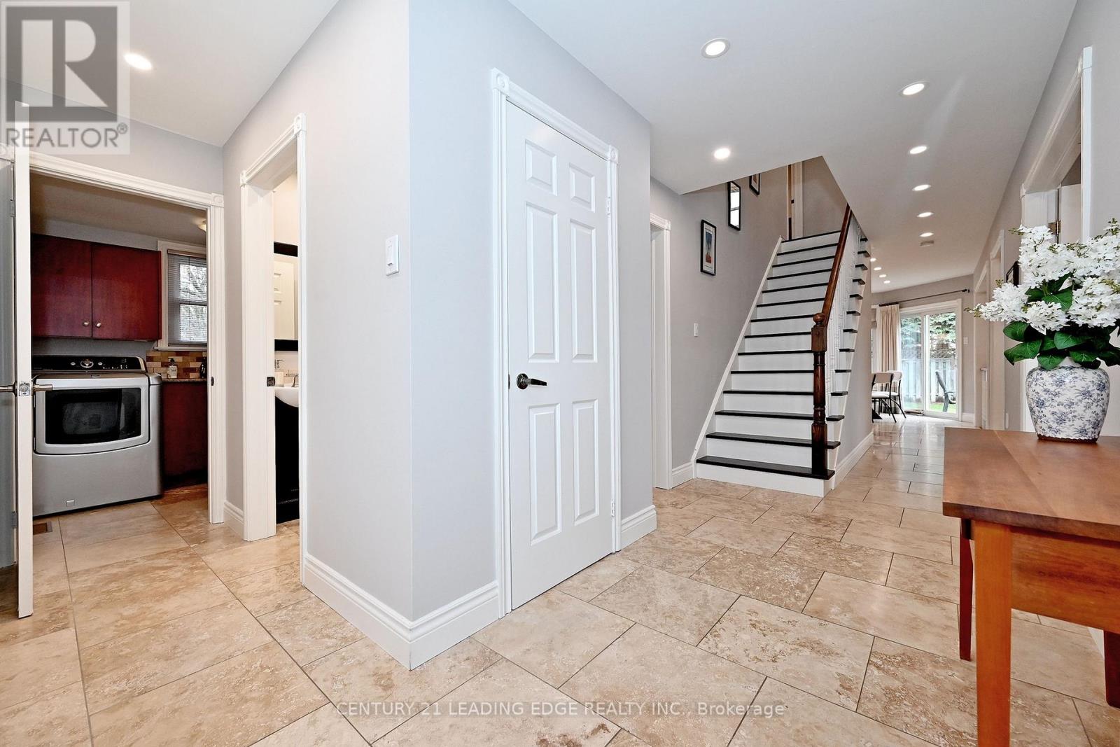 19 Berkeley Court, Markham, Ontario  L3R 6M4 - Photo 18 - N12949348