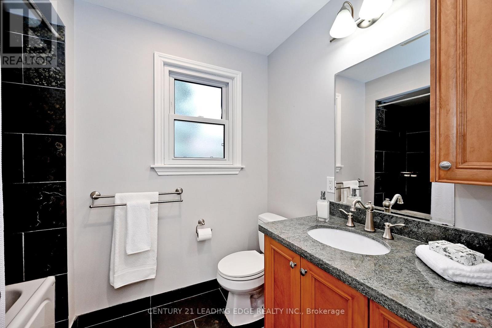 19 Berkeley Court, Markham, Ontario  L3R 6M4 - Photo 33 - N12949348