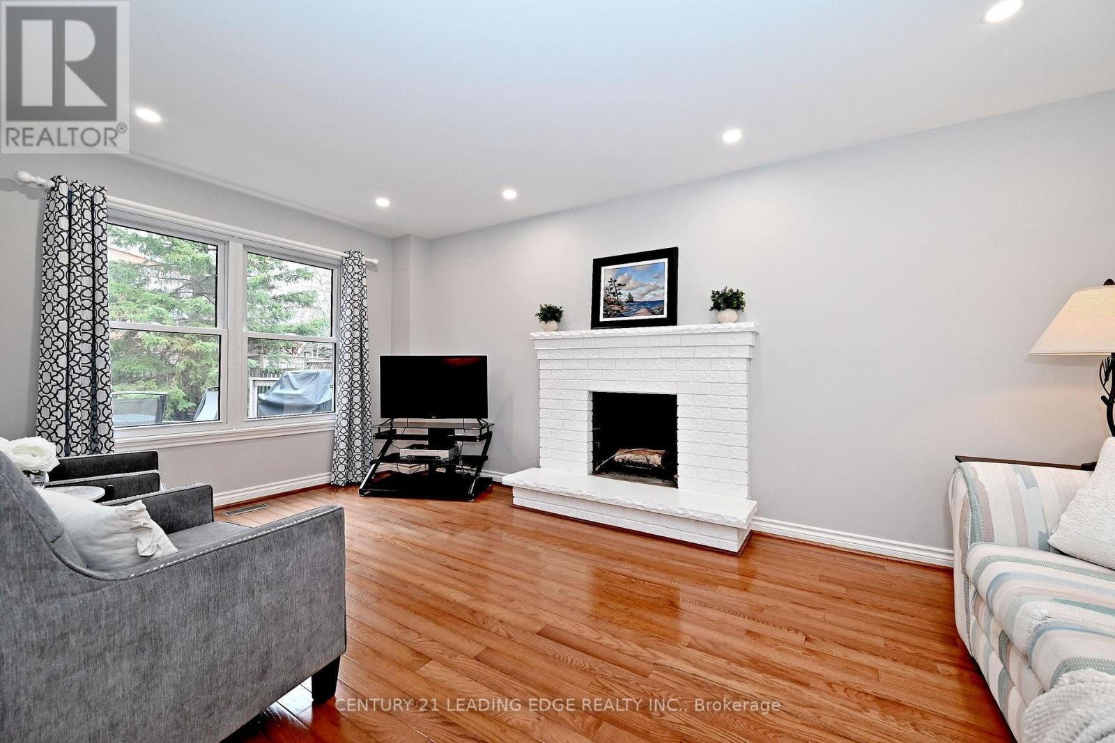 19 Berkeley Court, Markham, Ontario  L3R 6M4 - Photo 8 - N12949348