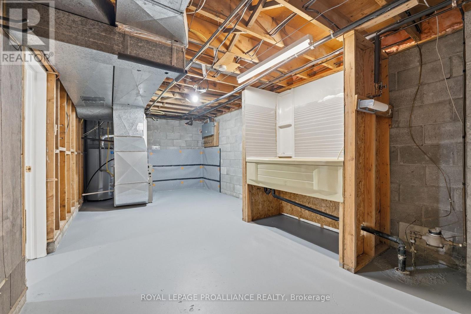 35 King George Square, Belleville, Ontario  K8P 2A7 - Photo 17 - X12949058