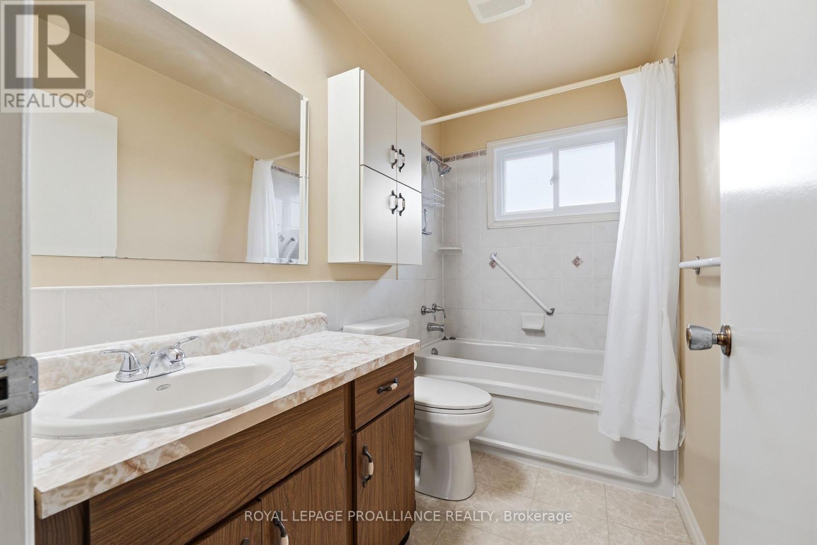 35 King George Square, Belleville, Ontario  K8P 2A7 - Photo 18 - X12949058