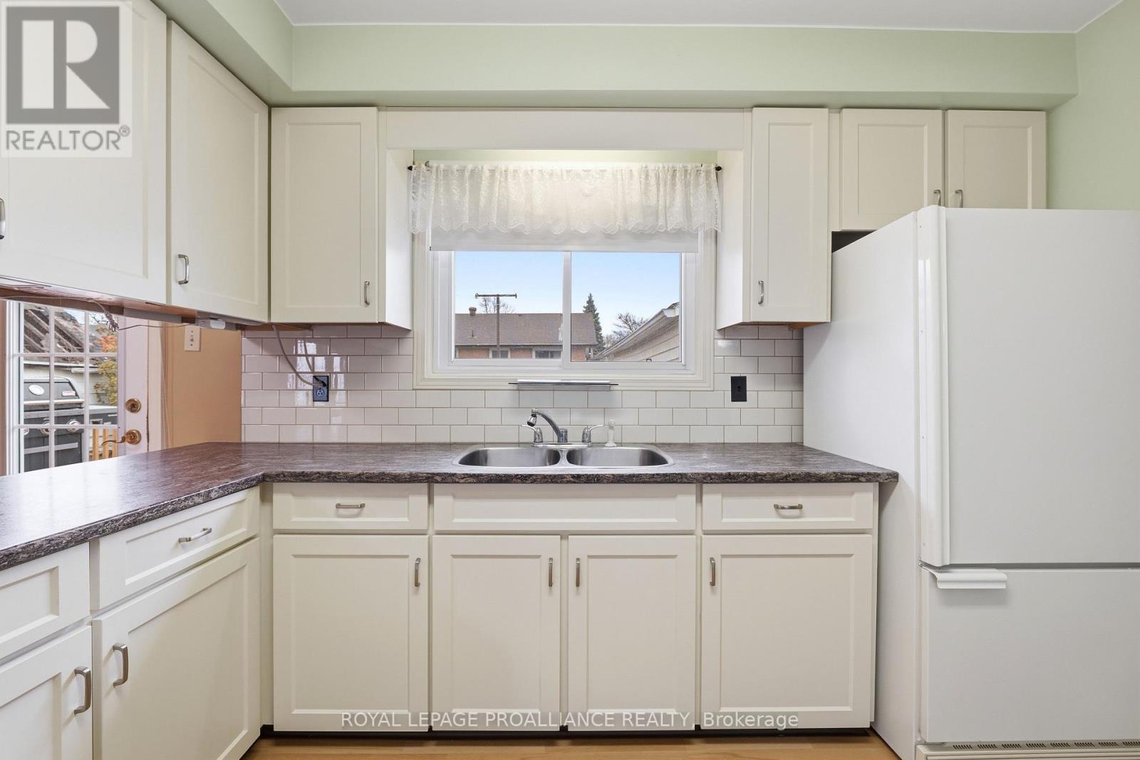 35 King George Square, Belleville, Ontario  K8P 2A7 - Photo 9 - X12949058