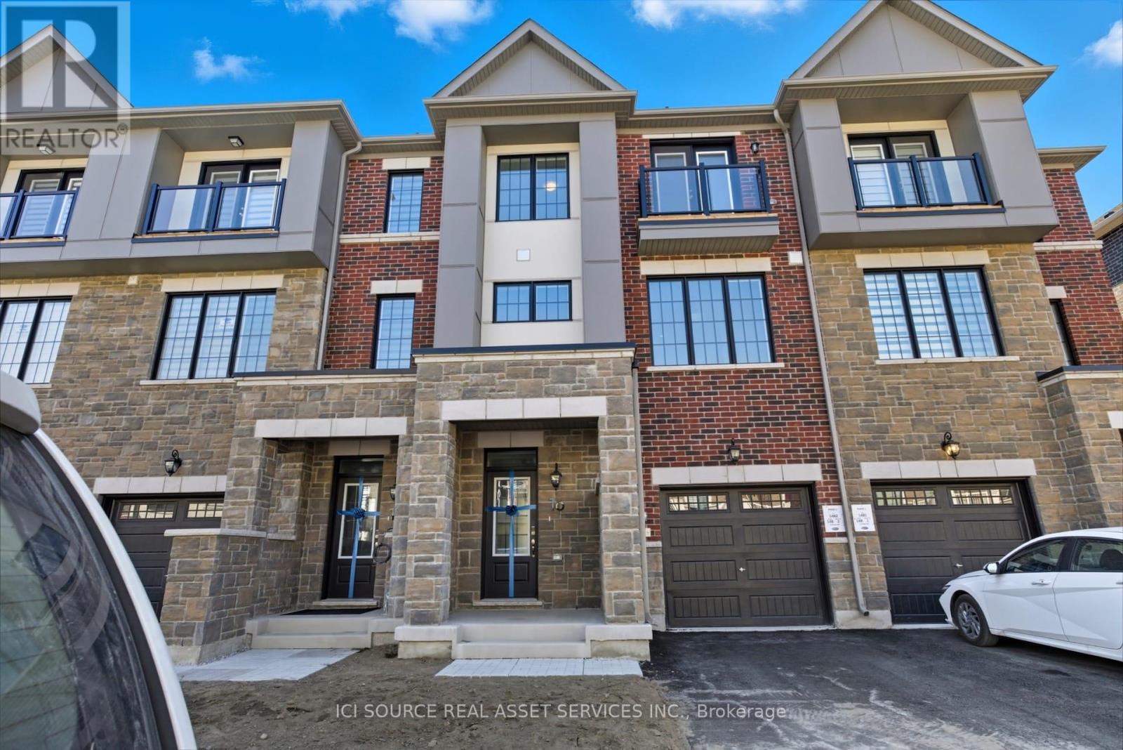 16 PEAREN LANE, Barrie, Ontario