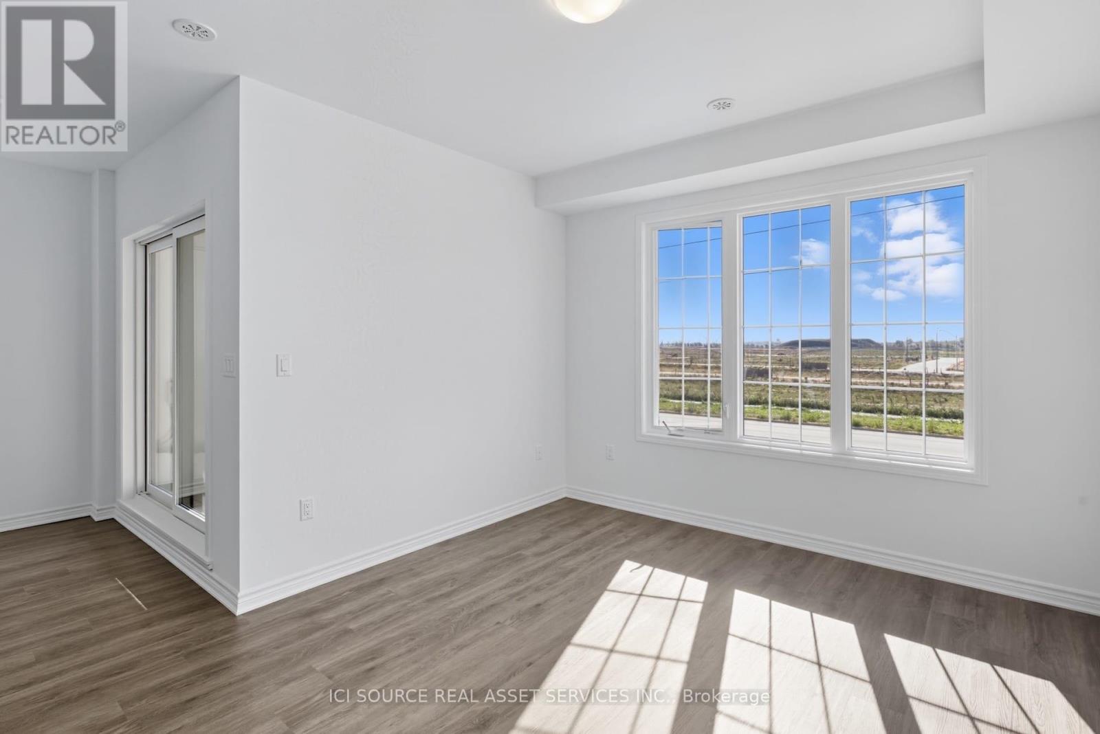 16 Pearen Lane, Barrie, Ontario  L9J 0Z6 - Photo 15 - S12949262