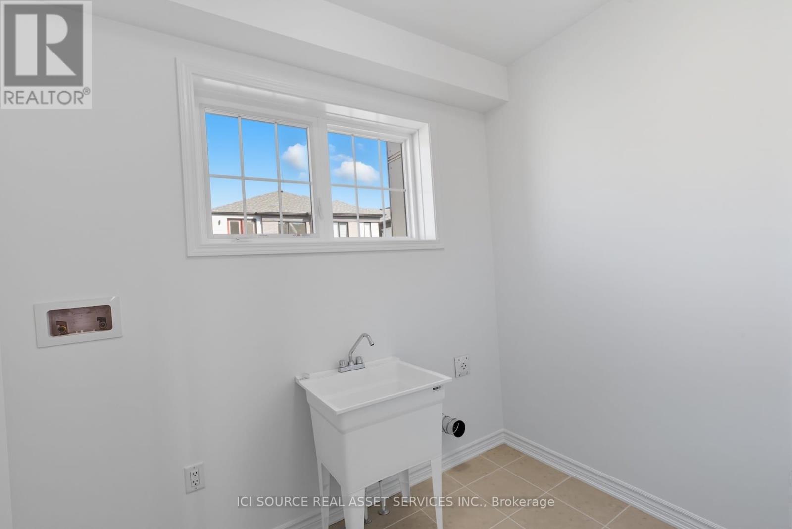 16 Pearen Lane, Barrie, Ontario  L9J 0Z6 - Photo 18 - S12949262