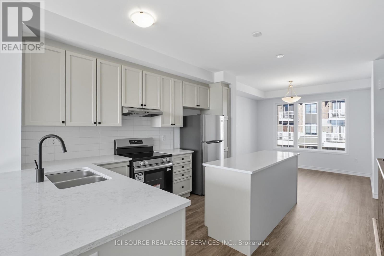 16 Pearen Lane, Barrie, Ontario  L9J 0Z6 - Photo 4 - S12949262