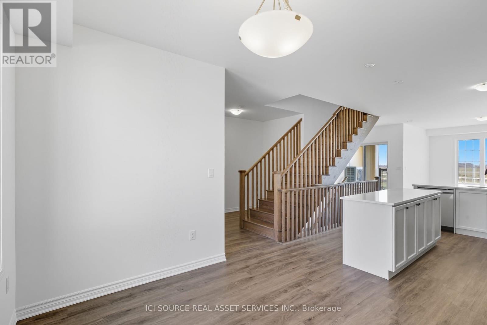 16 Pearen Lane, Barrie, Ontario  L9J 0Z6 - Photo 7 - S12949262